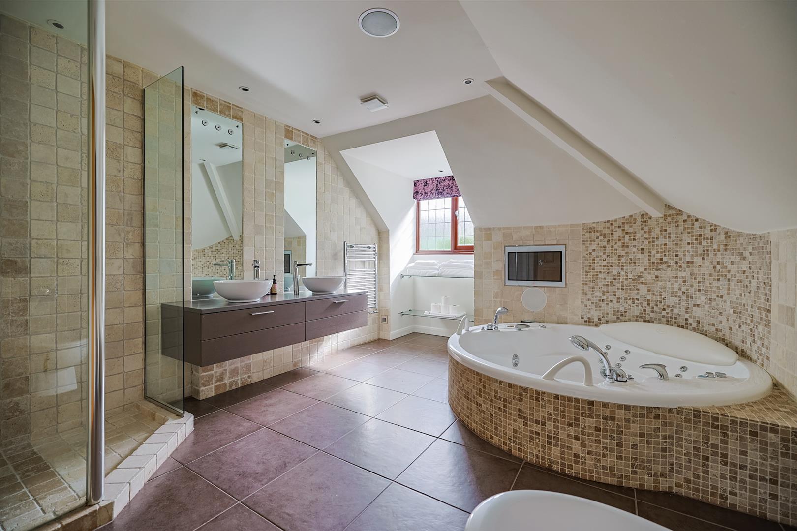 325 Gower Road, Killay, Swansea, SA2 7AE